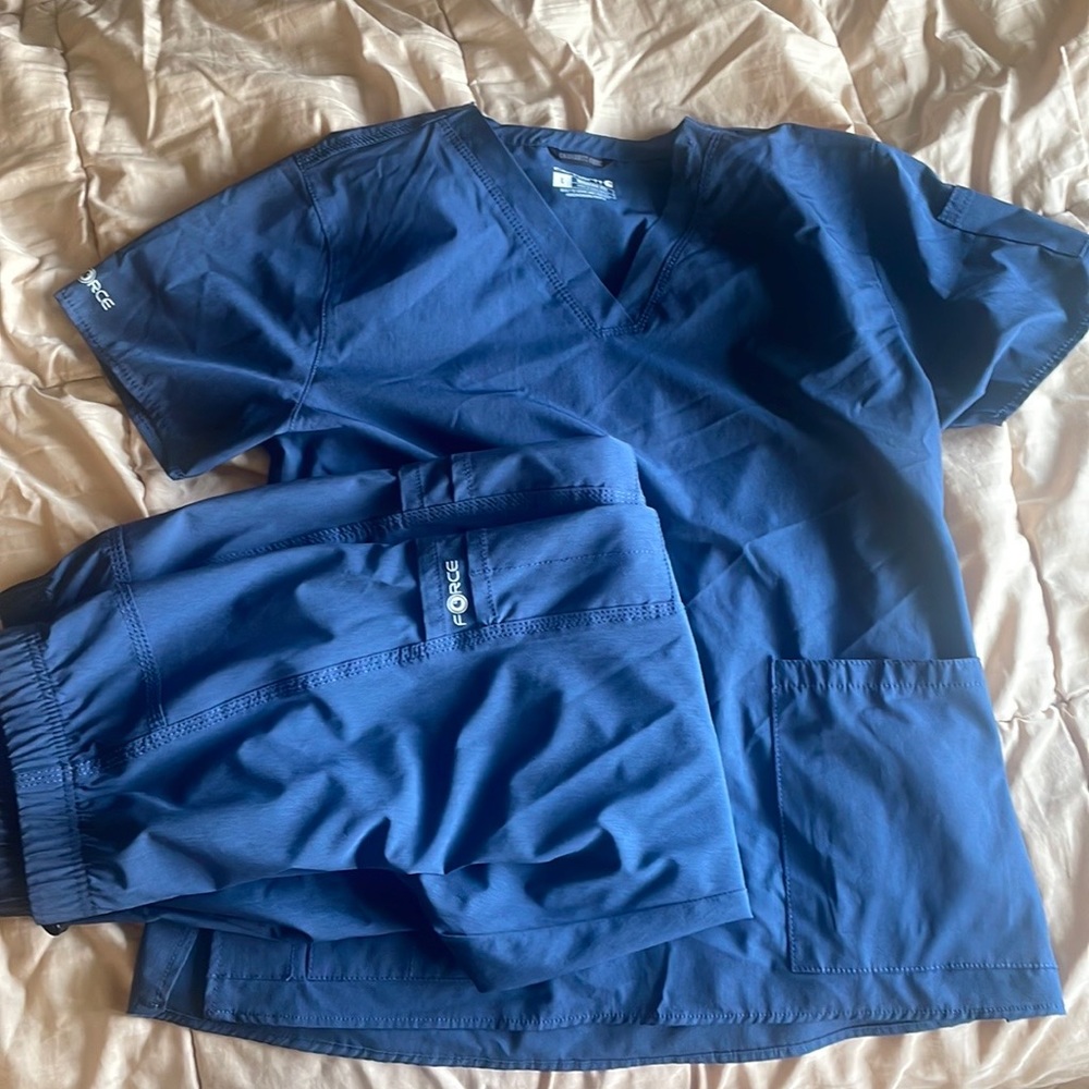 Large navy blue carhart scrubs